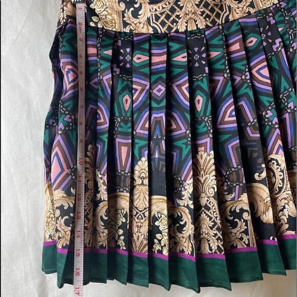 Emerald green skirt set - Picture 14 of 16